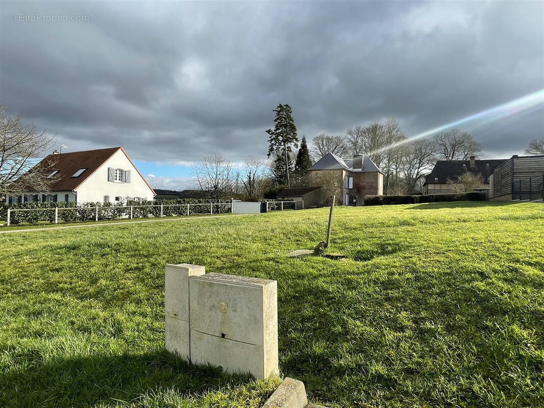 Terrain à RESENLIEU