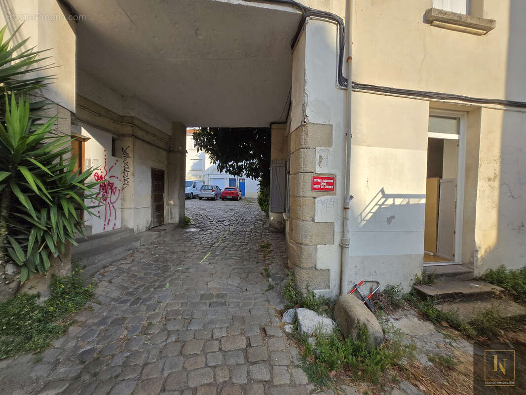 Nantes, Talensac, studio de 18m2 situé dans une cour intérieure avec cave et parking collectif. - photo 3