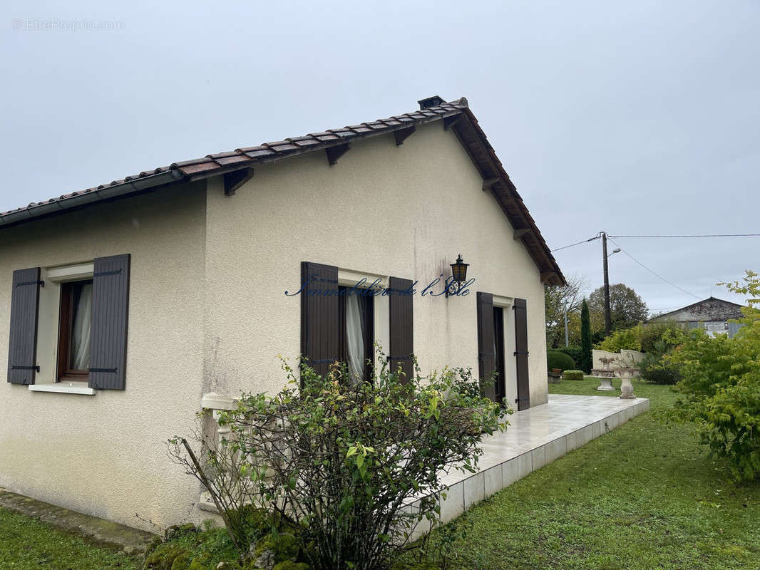 Maison à LA TOUR-BLANCHE