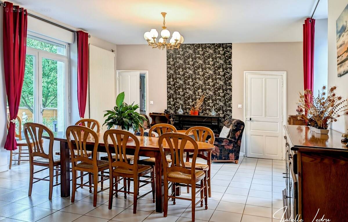 Maison à LA CHAPELLE-GLAIN