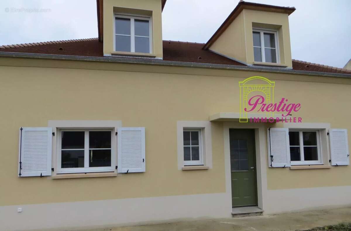 Maison à LE MESNIL-LE-ROI