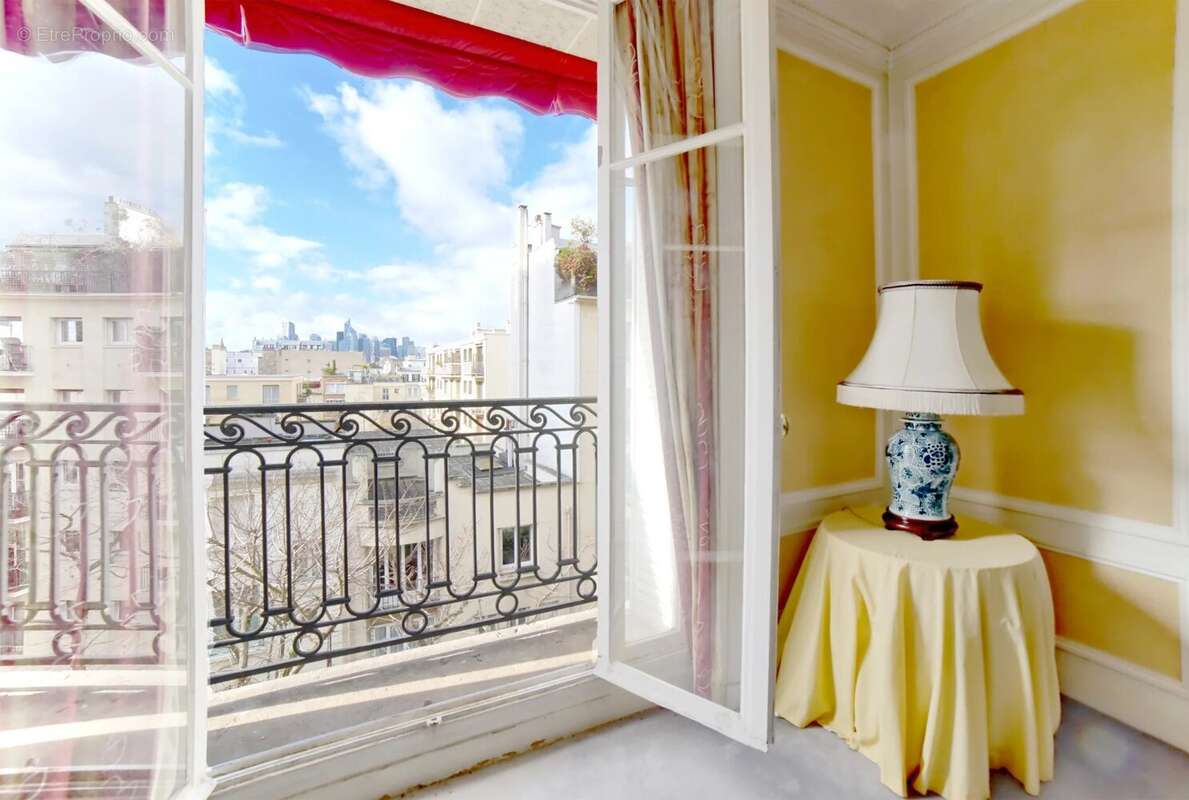Appartement à NEUILLY-SUR-SEINE