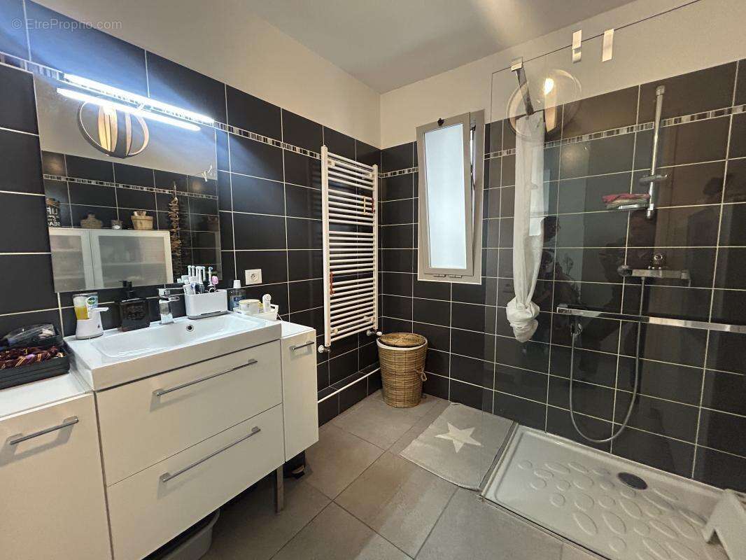 Appartement à MARSEILLE-3E