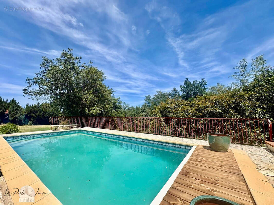 Magnifique Mas rénové avec piscine sur terrain 4000 m2 - photo 3