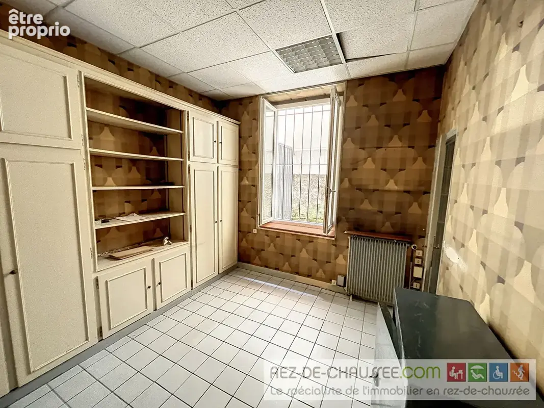 Local commercial sur cour arborée - photo 3