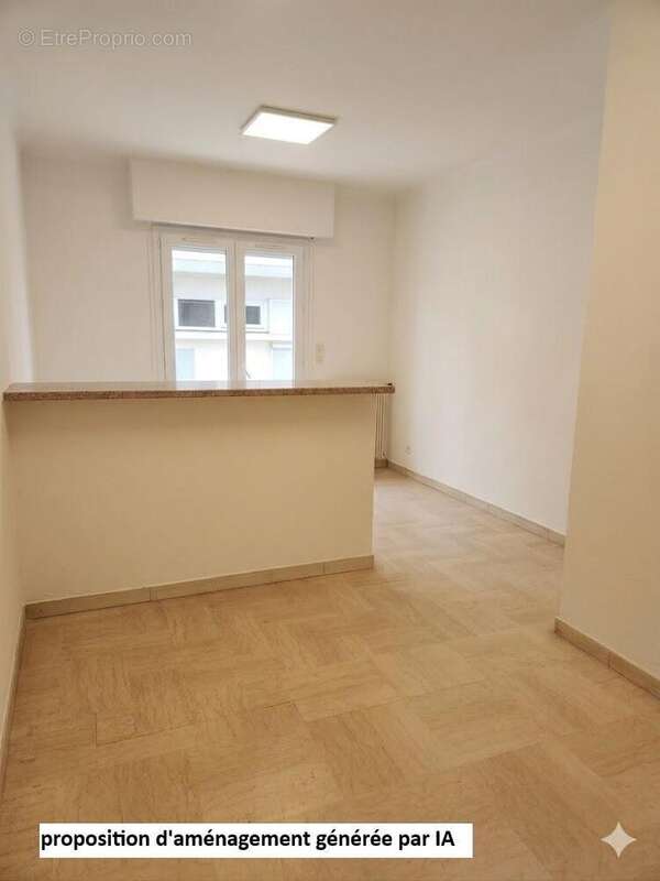   - Commerce à ANTIBES