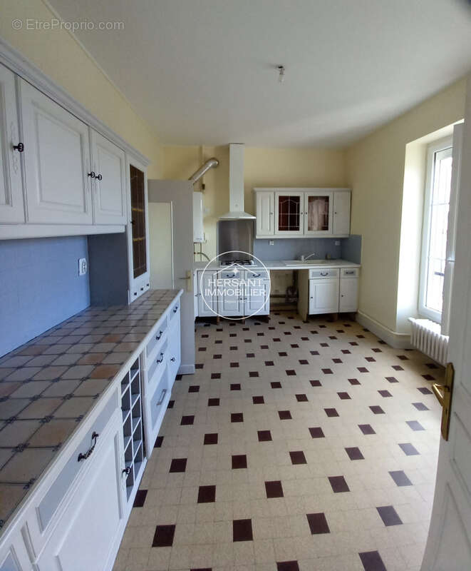 Beaux volumes pour cet appartement dans le quartier de Blois Vienne ! - photo 6