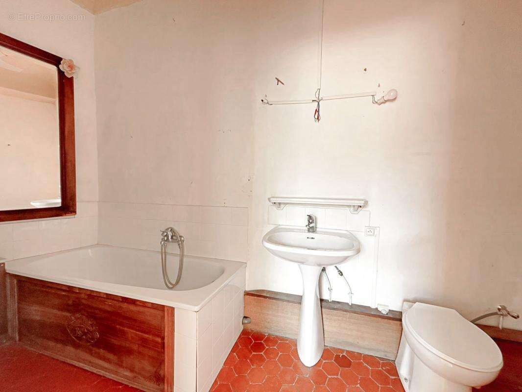 Maison à GINASSERVIS