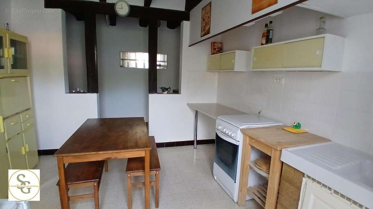   - Maison à LES CABANNES