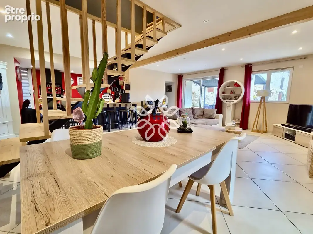 Maison de caractère entièrement restaurée avec dépendance - photo 3
