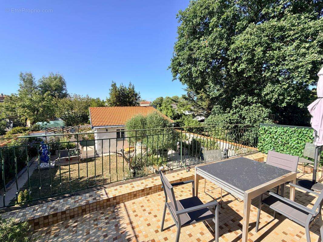  ROCHEFORT – Élégante meulière rénovée  – Dépendance, local indépendant et jardin - photo 10