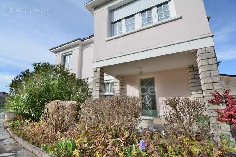 Maison à LA COURONNE