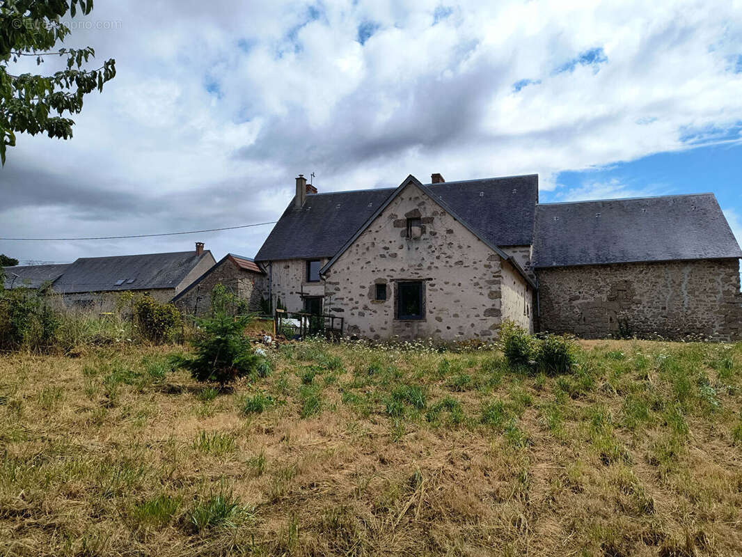 CREUSE- Près de La Souterraine- Maison de 4 chambres avec jardin - photo 15