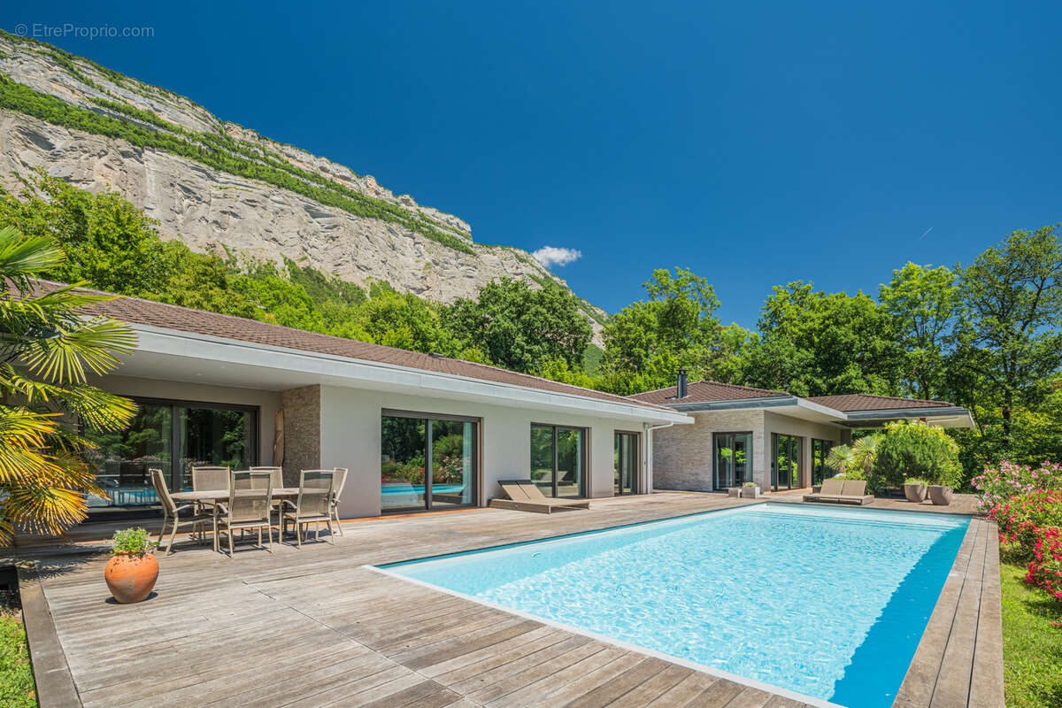 Maison à MEYLAN