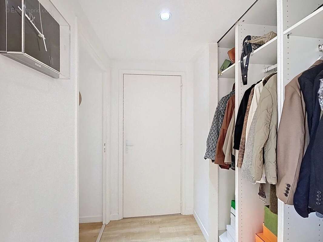 Appartement à SAINT-LAURENT-DU-VAR