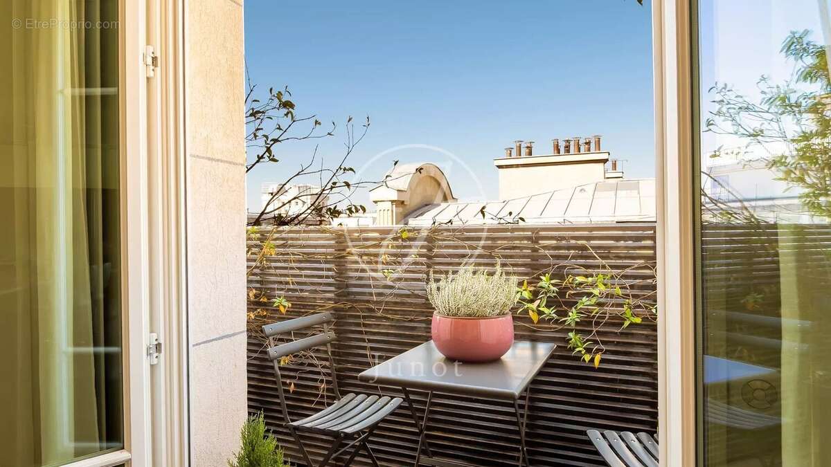 Appartement à PARIS-16E