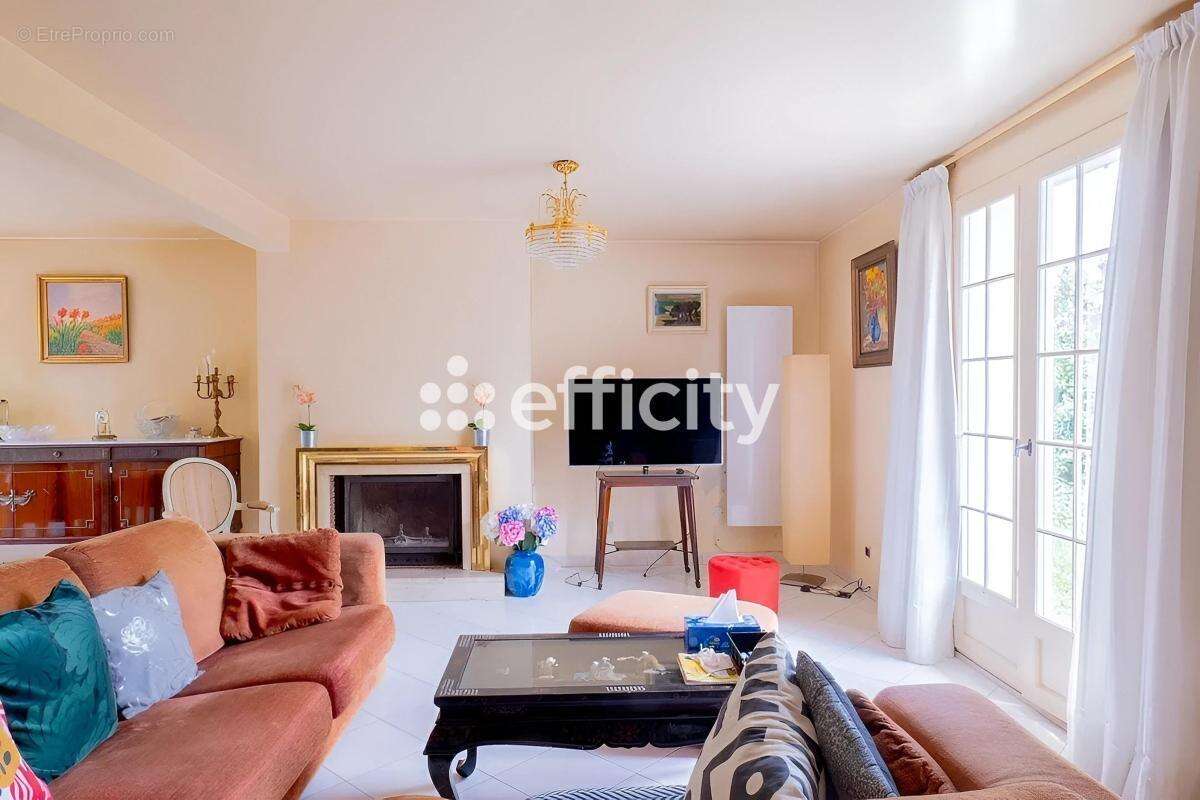 Maison 141 m² à Thiais  - photo 6