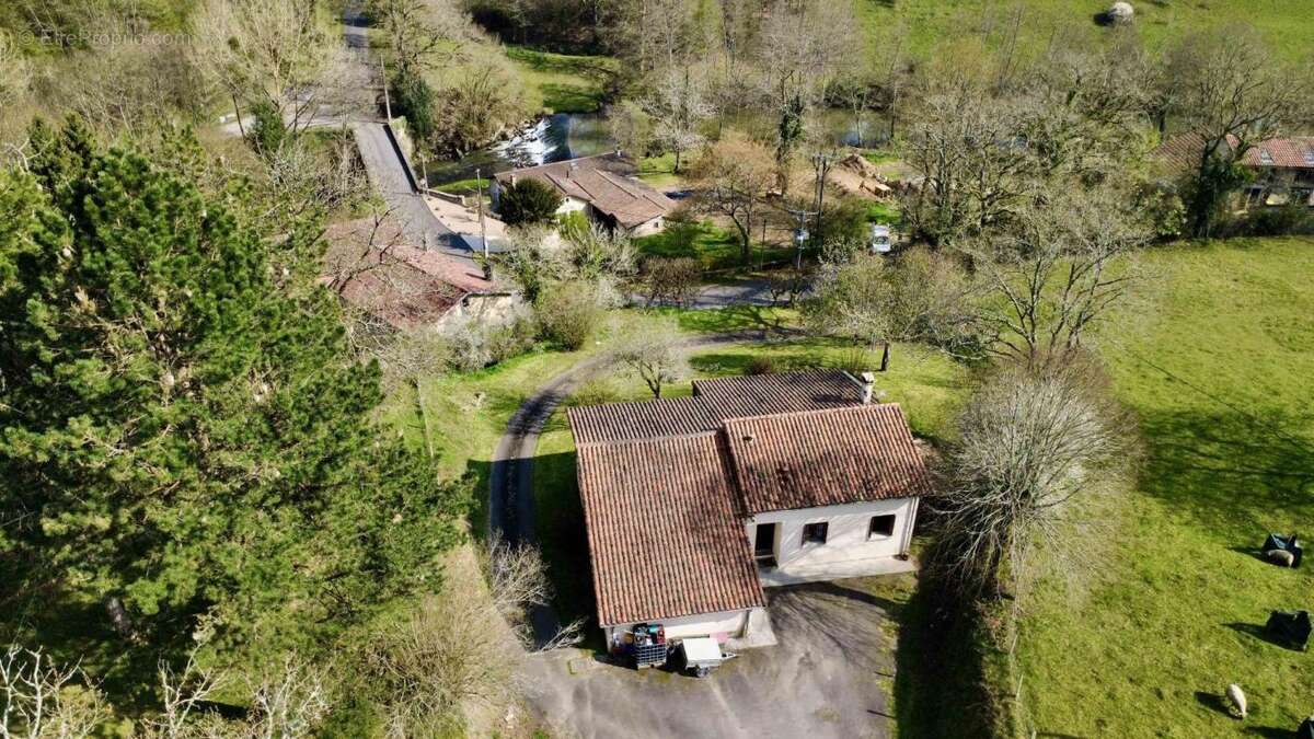 Maison à CONFOLENS