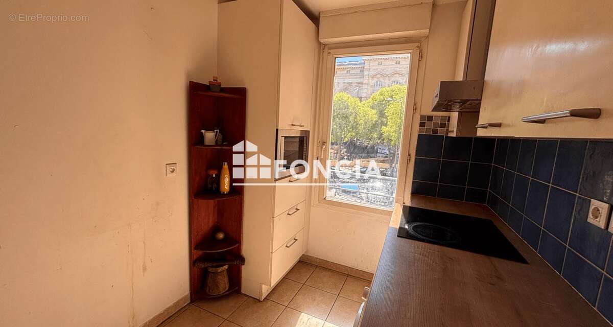 Appartement à MARSEILLE-1E
