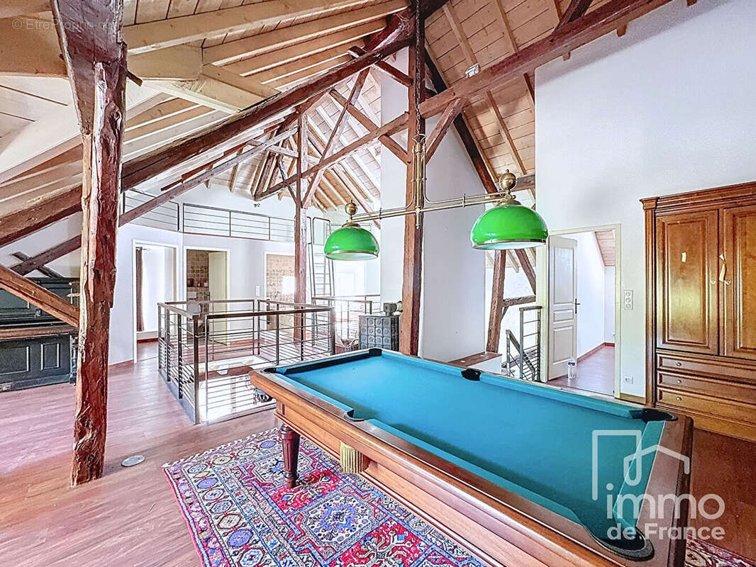 Maison à CHEZERY-FORENS