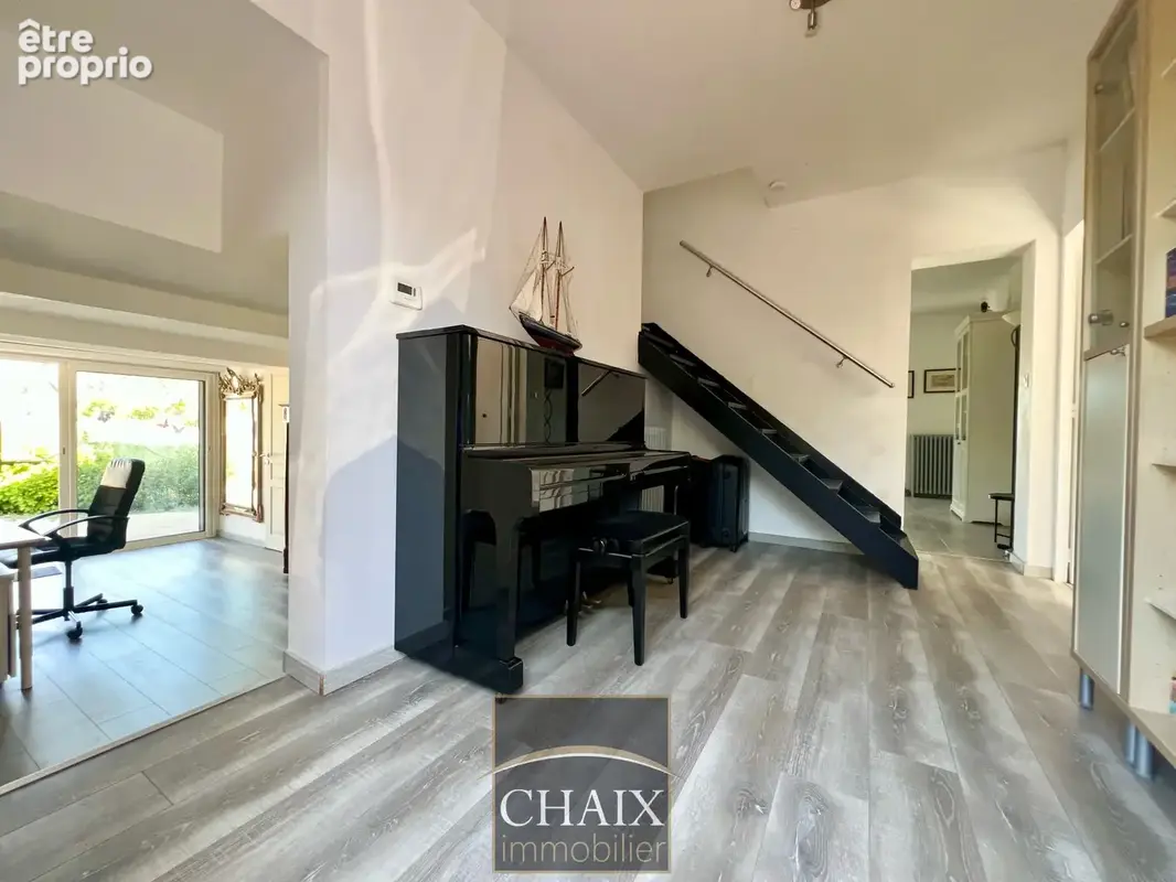 83640 SAINT ZACHARIE - Villa type 6 avce piscine vue collines - photo 27