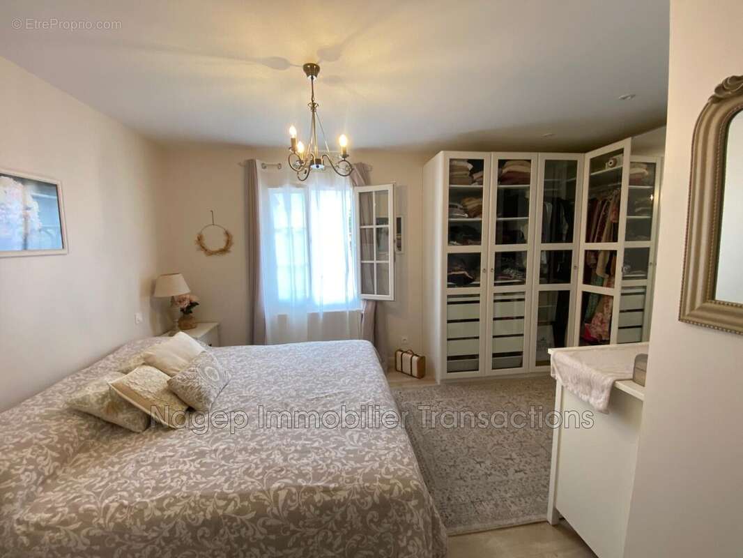 Maison à SAINT-REMY-EN-ROLLAT