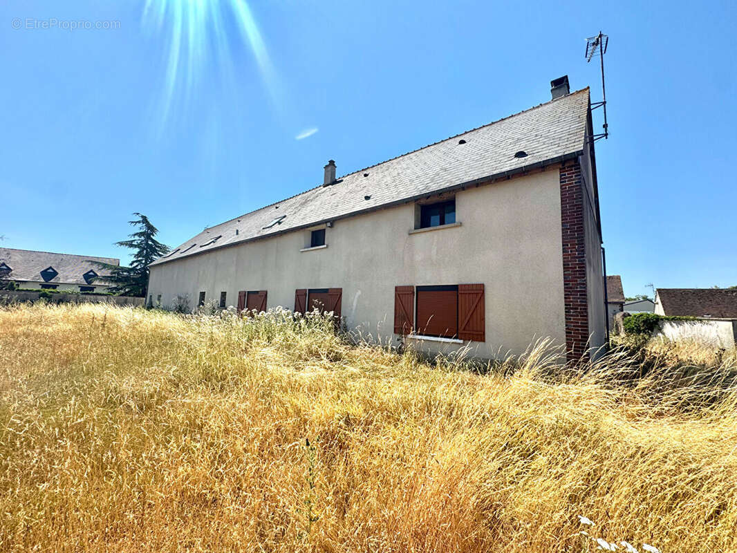 À VENDRE - Maison composée de deux logements indépendants avec terrain de 1300m2 environ - photo 2