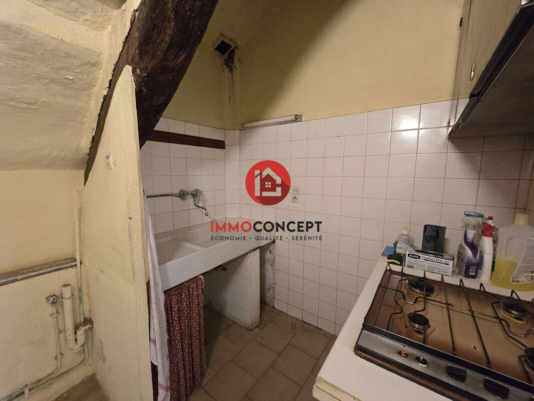Maison à SAINT-MARCEL-DE-CAREIRET