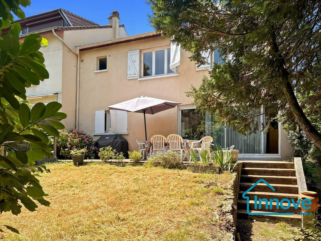 Maison à LA CELLE-SAINT-CLOUD