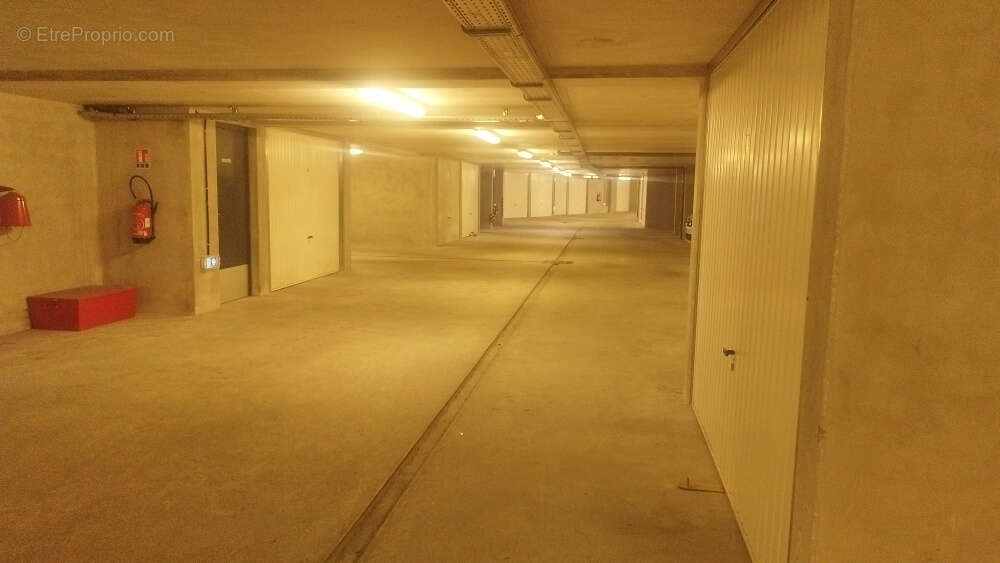 Face à Carrefour Annecy garage en sous sol sécurisé - photo 4