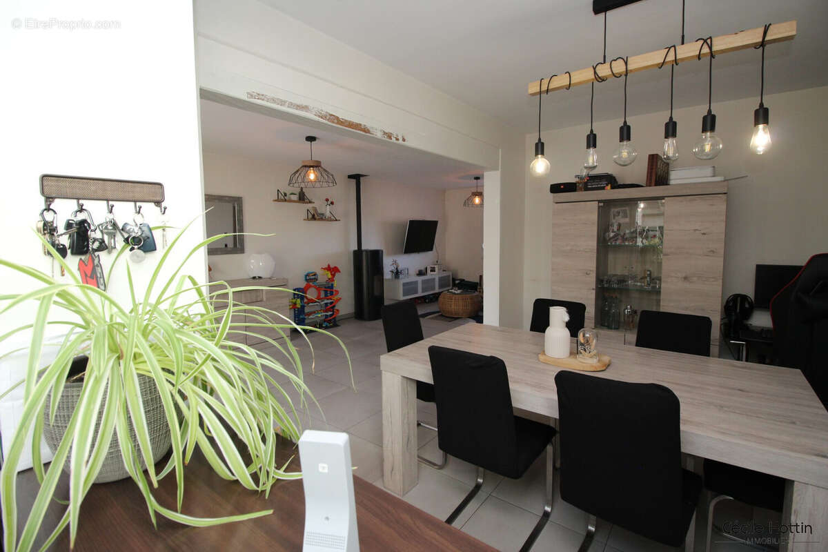 Maison à GONDECOURT