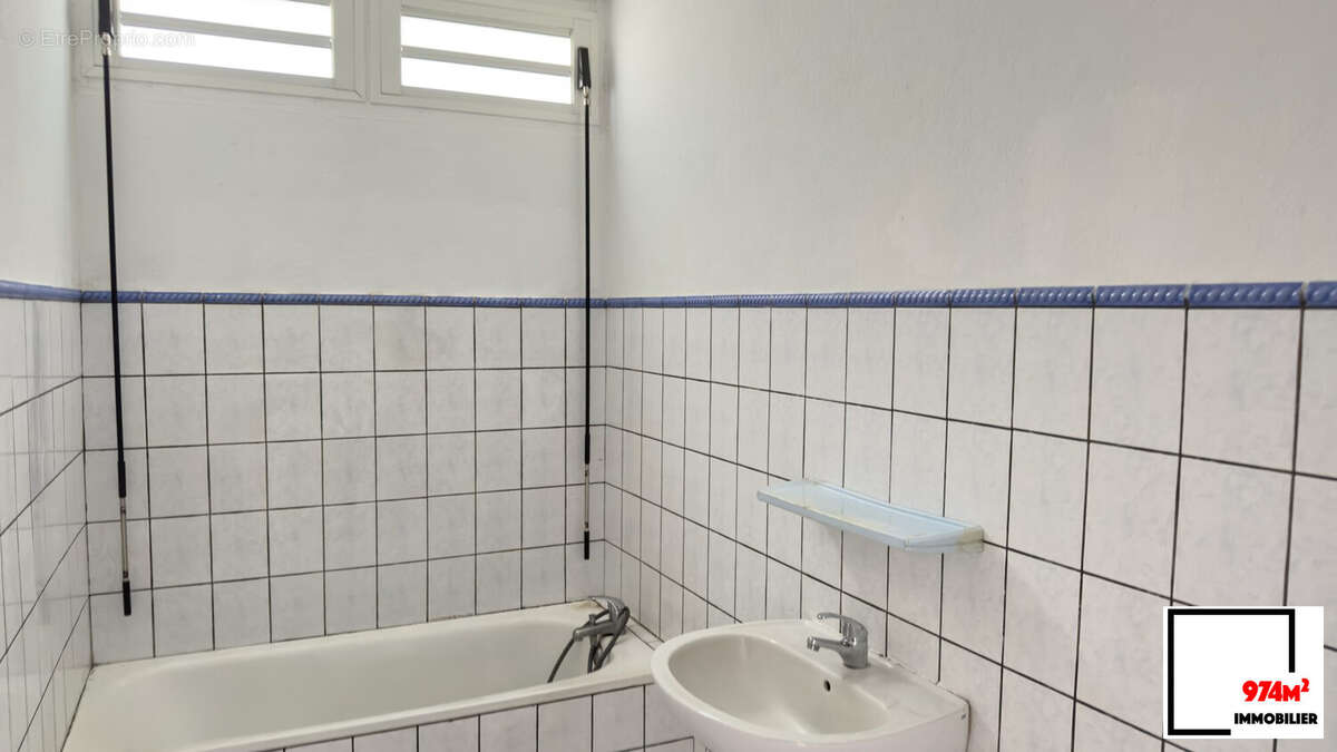 Maison 100 m² à Le Tampon  - photo 5