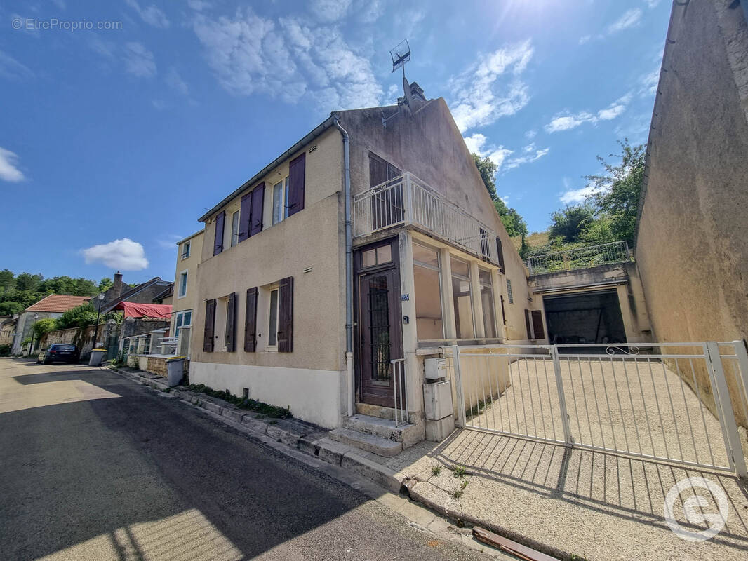 Maison 7 pièces de 126m2 habitables avec jardin à Châtel-Censoir - photo 2