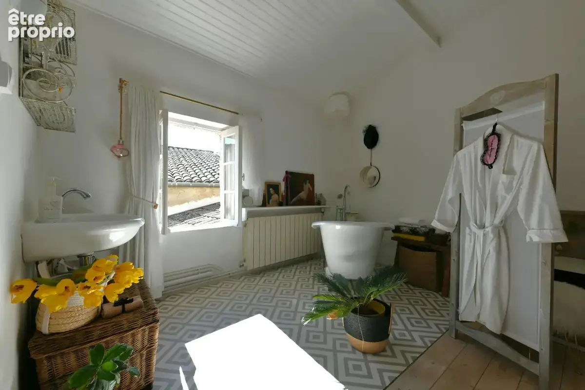 A quelques minutes d'Uzès, Maison de village en pierre - photo 7