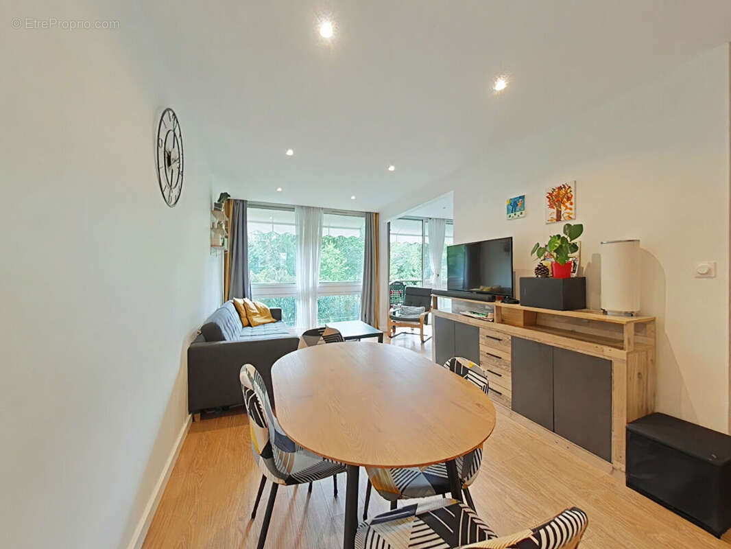 Appartement à FONTENAY-LE-FLEURY