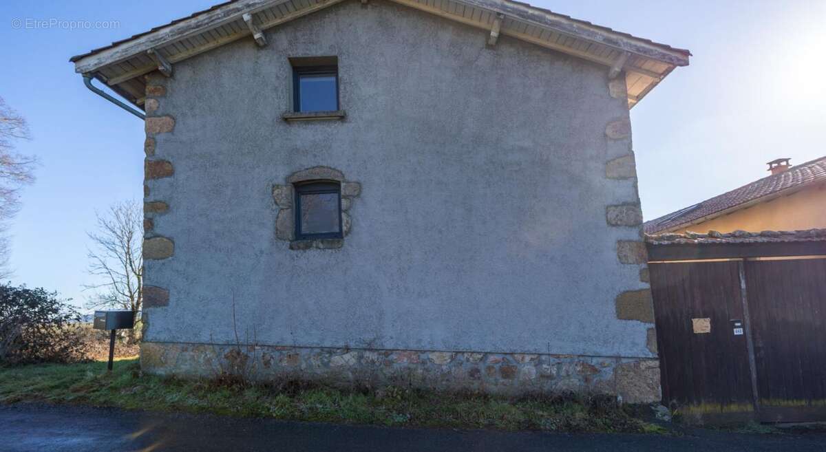 Corps de ferme sur 990 m² de terrain - photo 6
