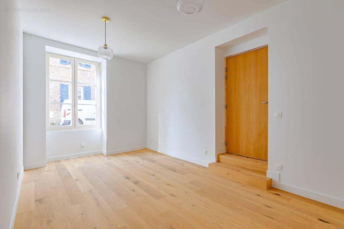 Appartement à SAINT-GENIS-LAVAL