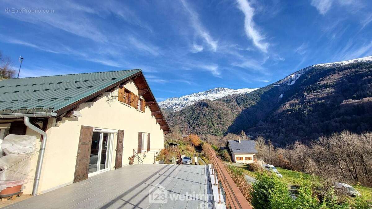 ...Deux vastes terrasses exposées Sud/Est... - Maison à ALLEMOND