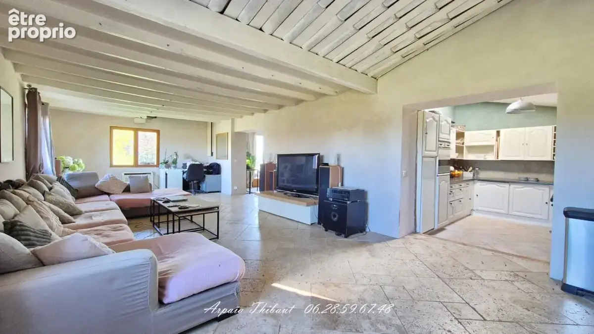 Maison familiale de plain-pied 192 m² sur plus de 8 000 m² avec vue dégagée sur le plateau - photo 2