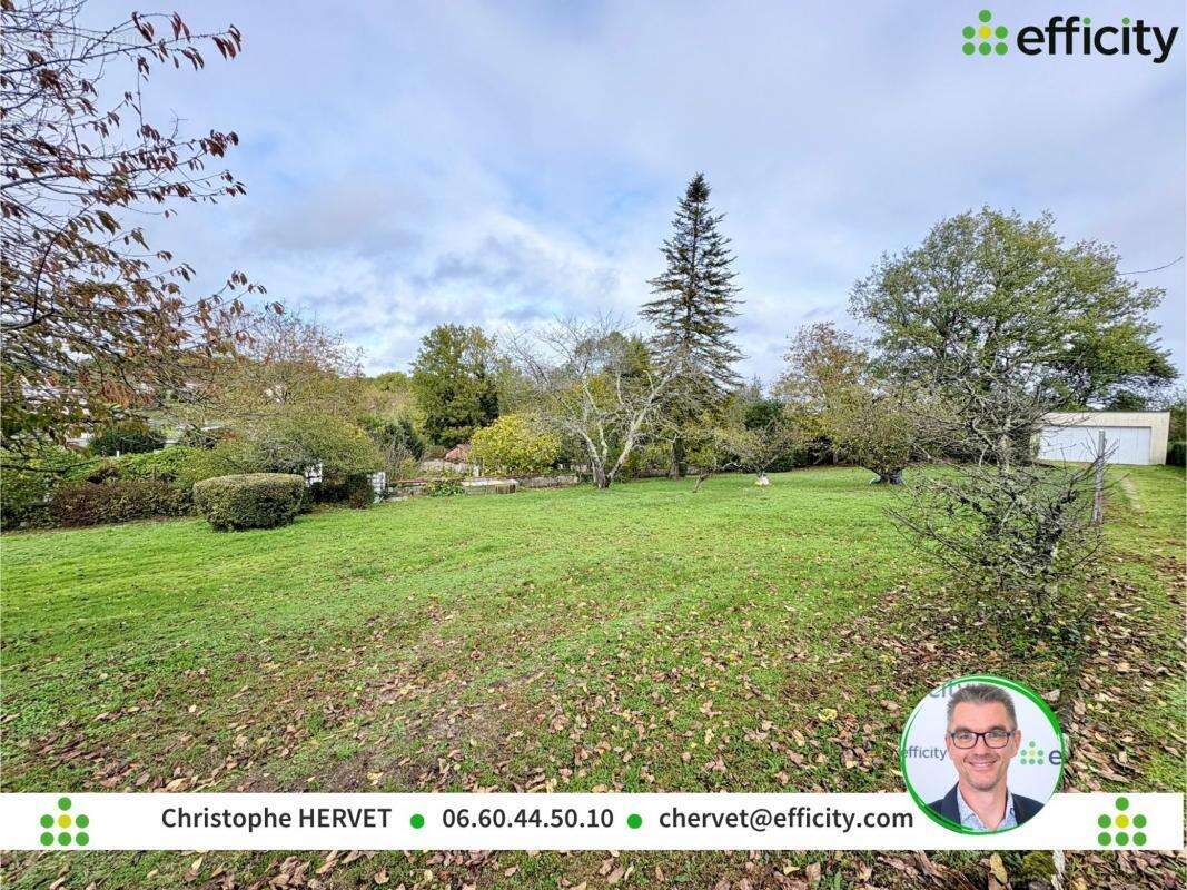 Terrain à MOUTHIERS-SUR-BOEME