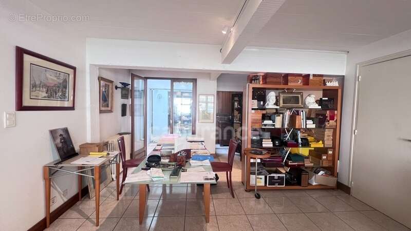Dpt Finistère (29), à vendre QUIMPER quartier centre - Appartement T4 situé au rez-de-chaussée de 70 m² Habitable - Garage - photo 2