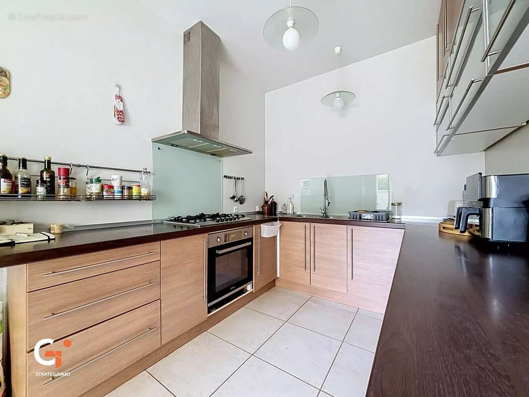 Maison familiale de 245m² à Oissel-sur -Seine - photo 2