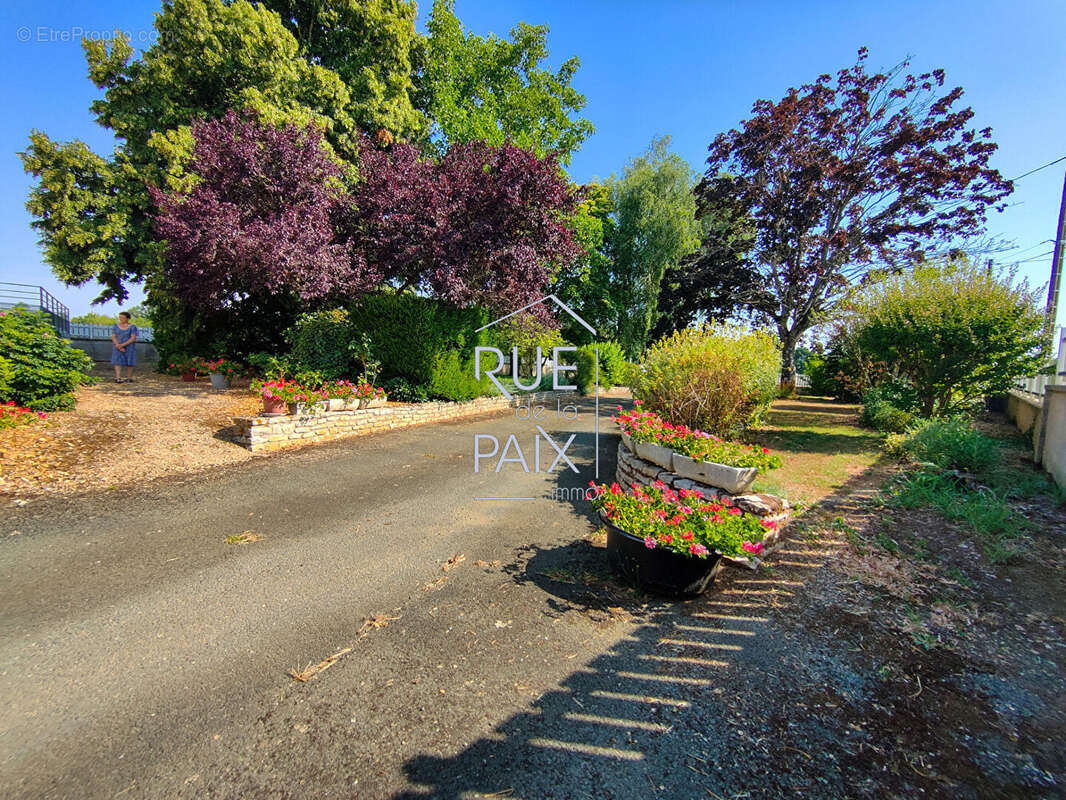 Maison La Grimaudiere sur sous-sol total -  4390m² de terrain - photo 3