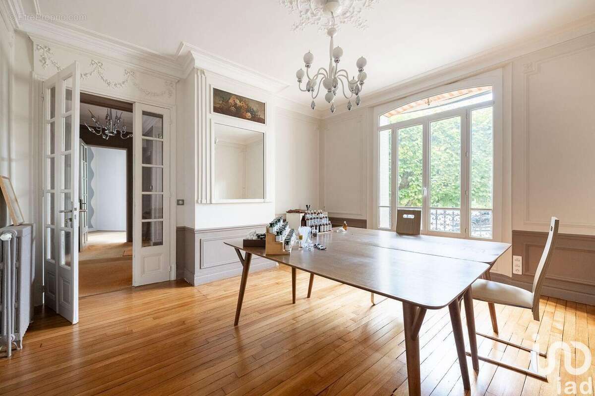 Photo 6 - Commerce à FONTAINEBLEAU