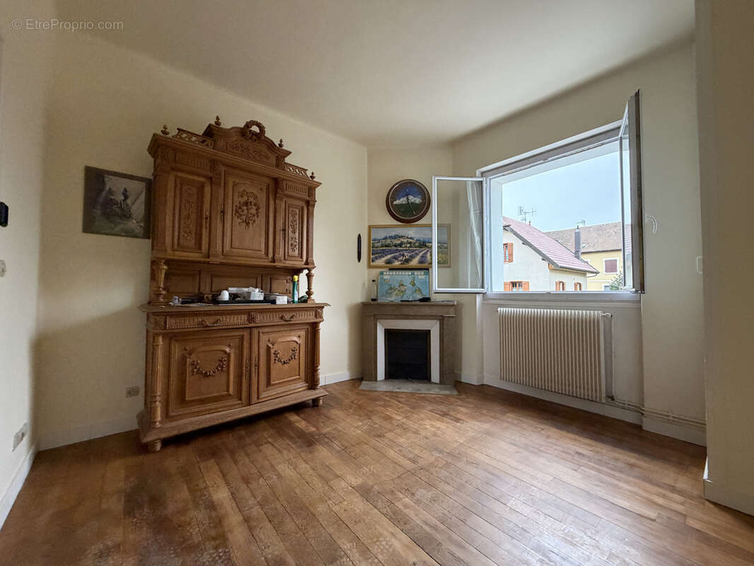 Appartement à VILLE-LA-GRAND