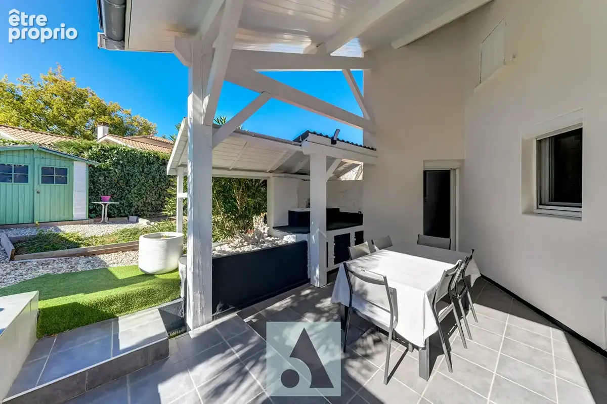 Maison Saint Genis Les Ollieres - plain-pied - 8 pièces - 144 m2 - photo 6