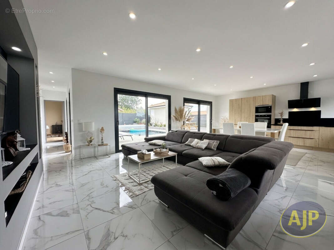 Maison avec piscine, sans entretien à Lamarque! - photo 3