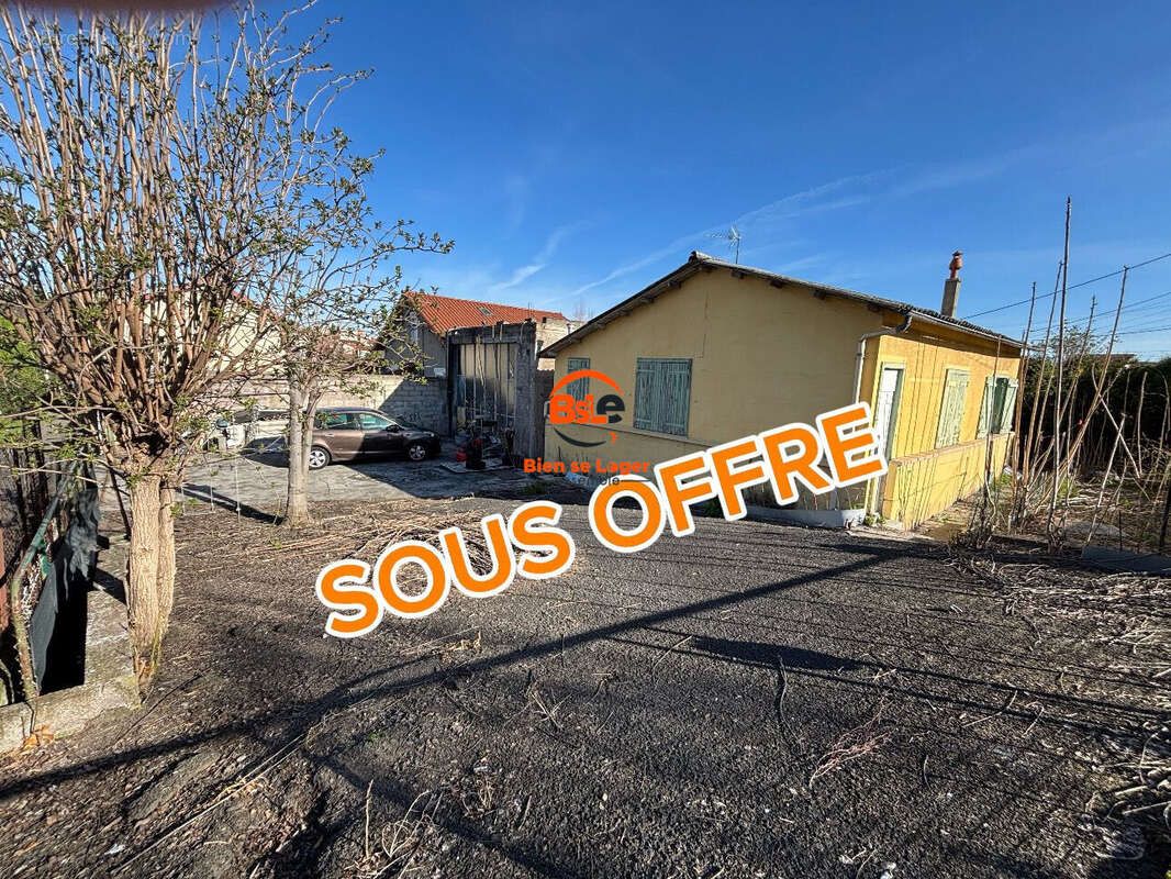 VENTE MAISON PLAIN PIED 1 CHAMBRE ET TERRAIN AGENCE BSLE BIEN SE LOGER ENSEMBLE CLERMONT-FERRAND   - Maison à CLERMONT-FERRAND