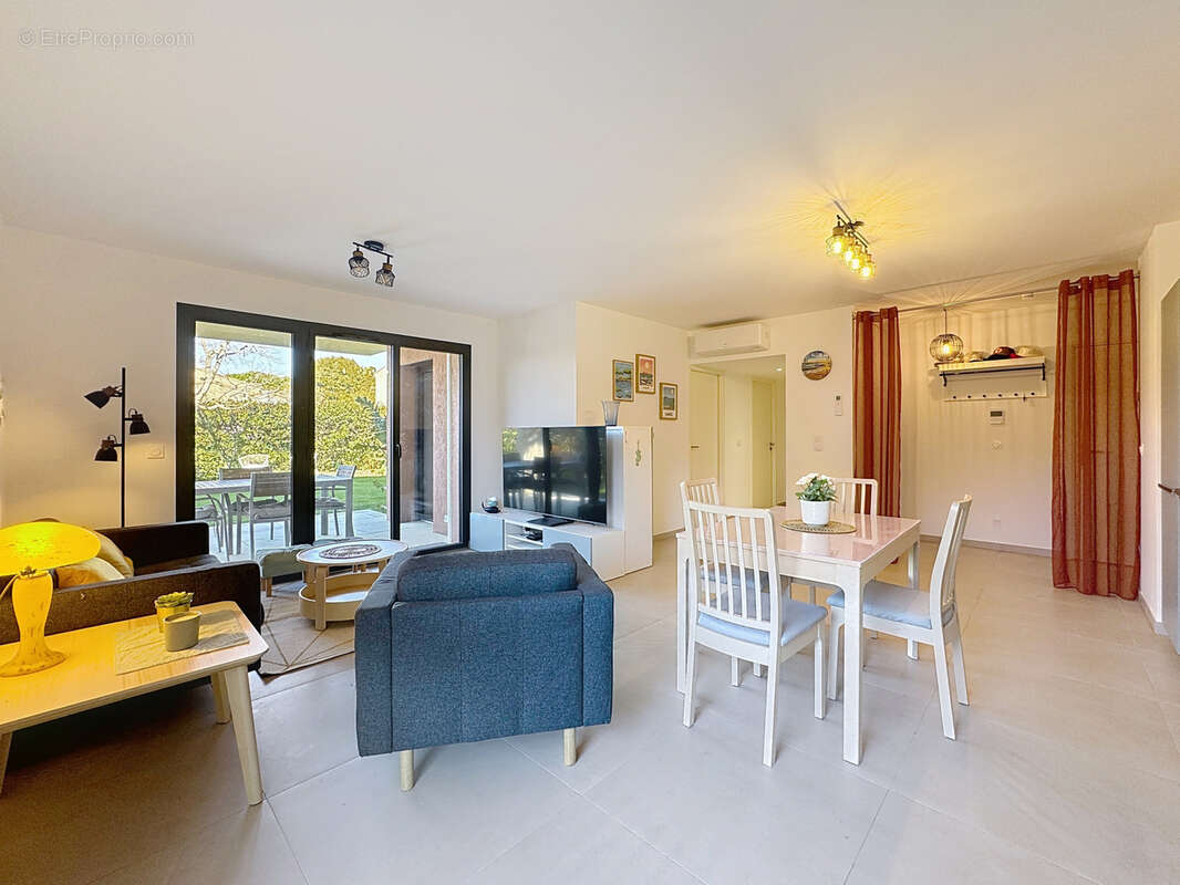 Appartement à SIX-FOURS-LES-PLAGES