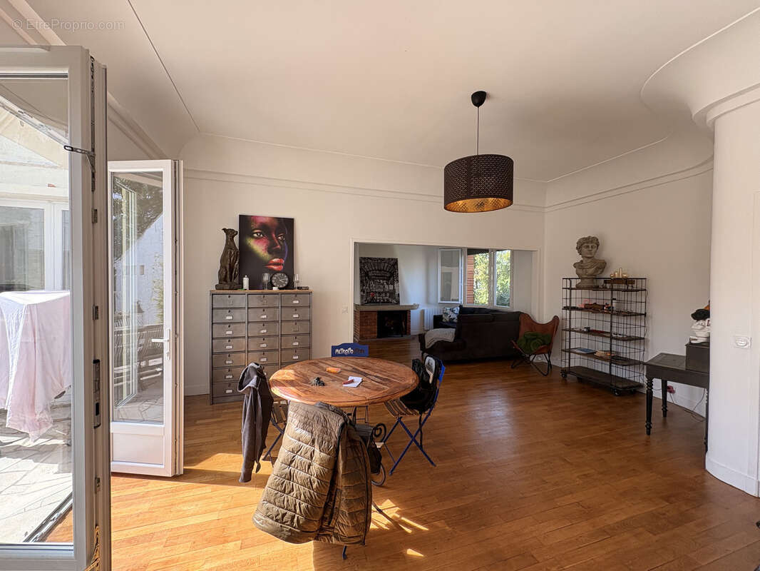 Maison à SAINT-JEAN-DE-LA-RUELLE